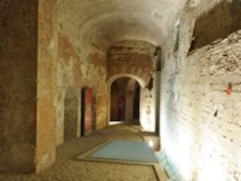 王宮の地下に眠る「クーデンベルグの遺跡」© M. Vanhulst