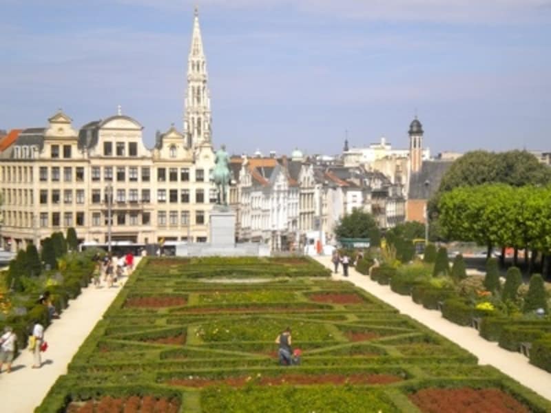 フランス式庭園の「モン•デ•ザールの庭」周辺には美術館が集まる