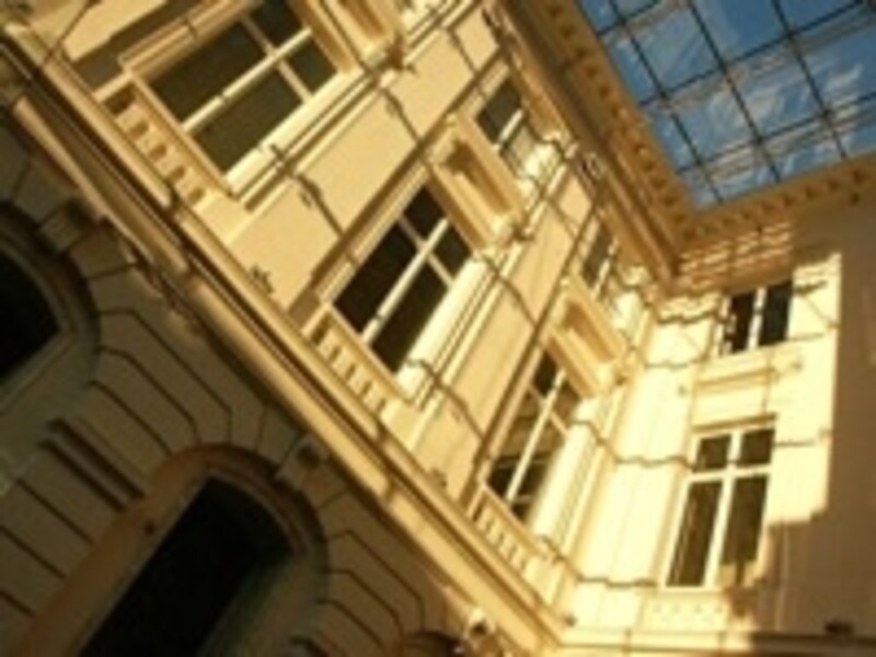 王宮別館の右翼部分にある「ベルビュー博物館」はかつて王家の住居にも使われた©fonds Bellevue