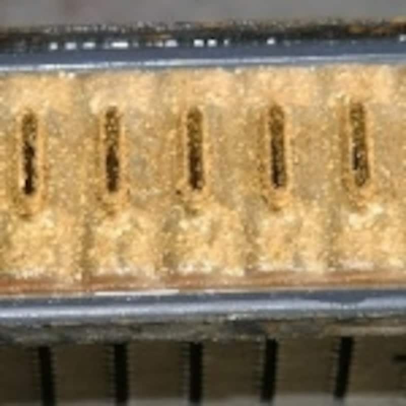 経路内が錆びた際の冷却水の色2