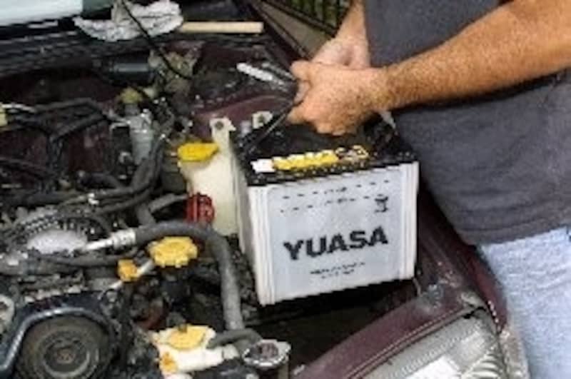 バッテリーを取り出す