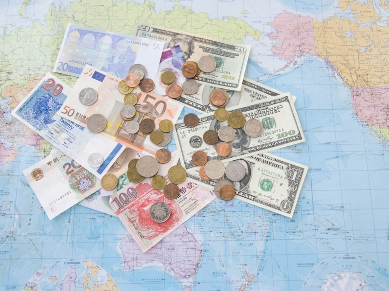 海外旅行の外貨の両替、どうすればお得？