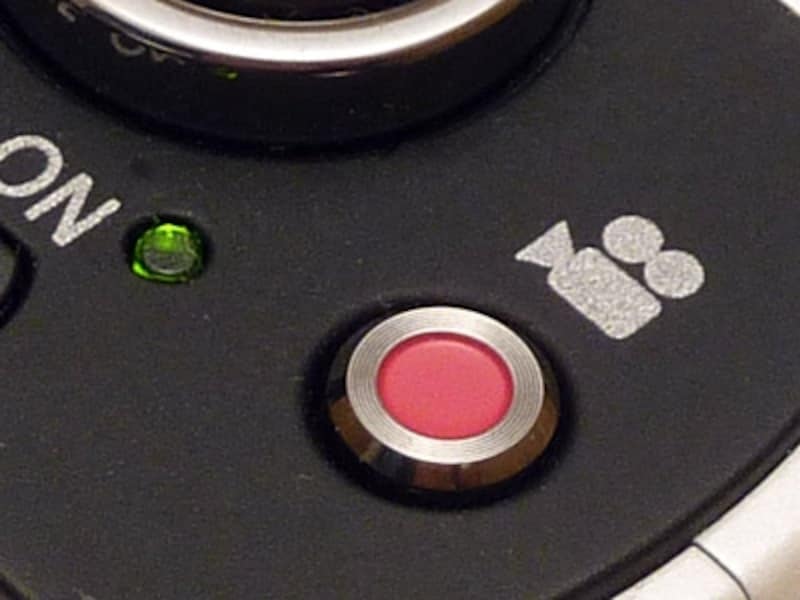 このところのLUMIXほぼ全機種に搭載されている一発で動画撮影に移れるボタン。