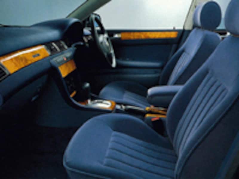 アウディA6  シート