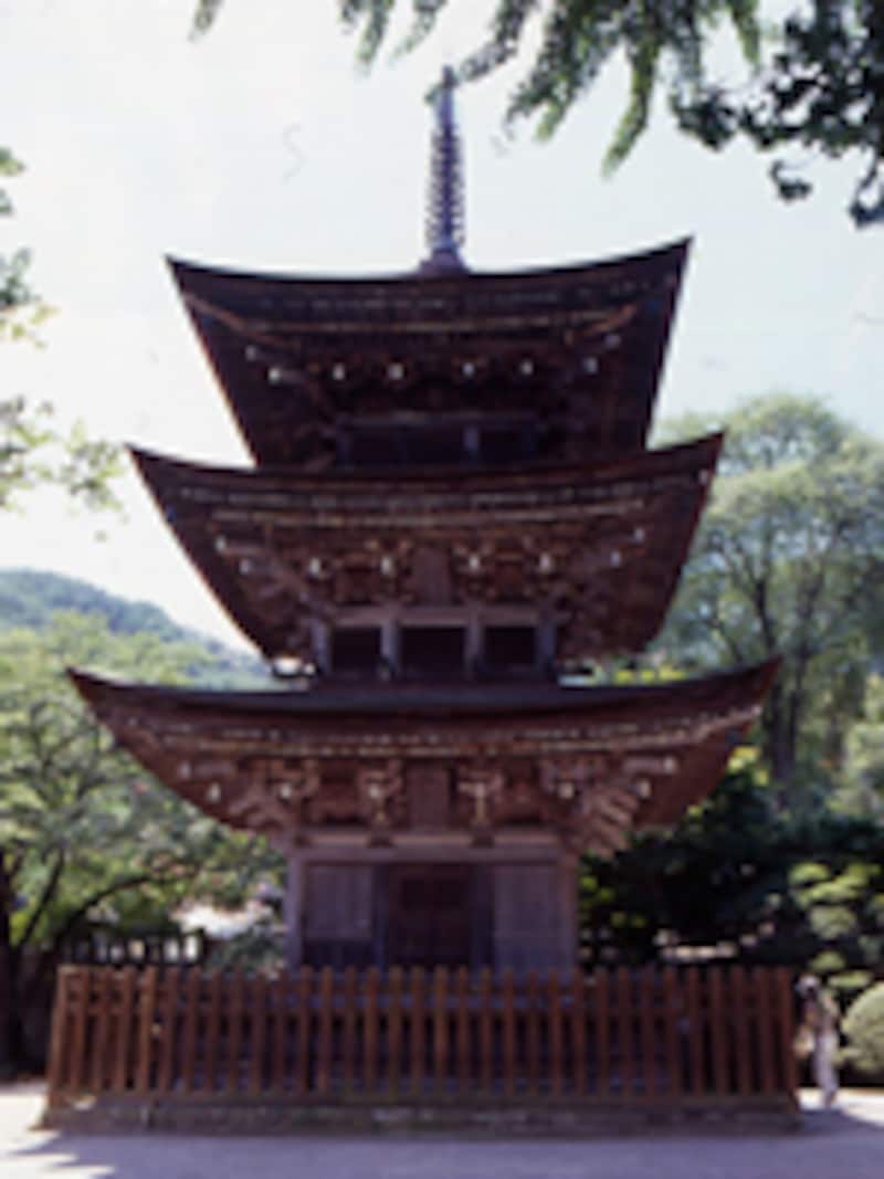 前山寺の三重塔