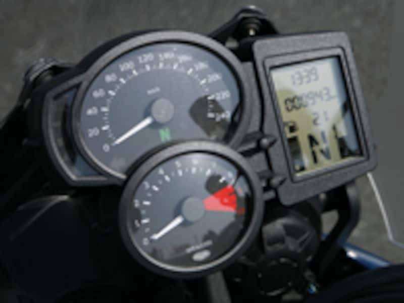 見やすく快適なオンボードコンピュータの第液晶画面