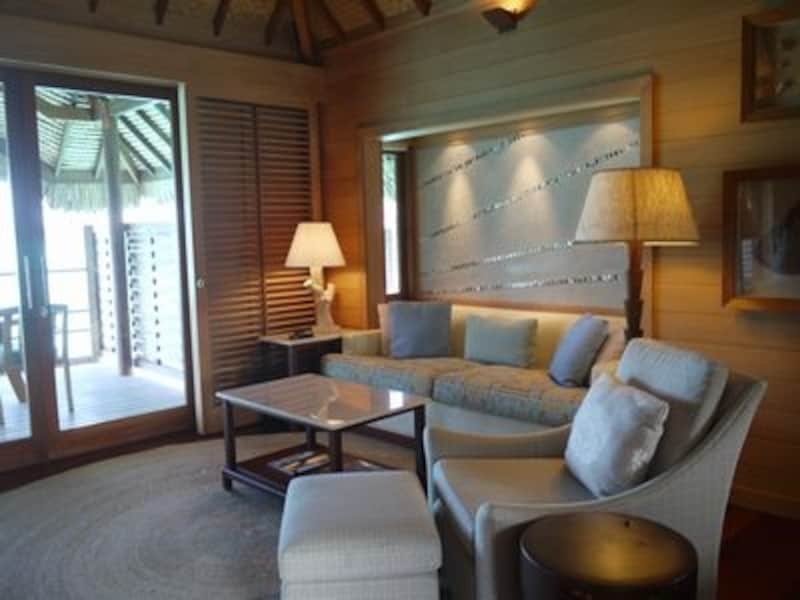 スイートタイプの水上バンガロー。現代の居住性もばっちり