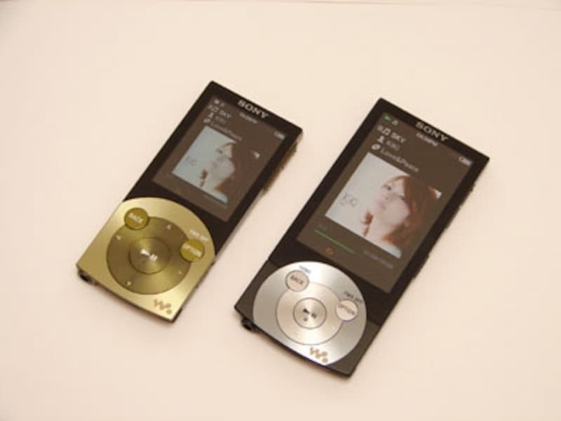 新型Walkman S740(写真左)とA840(写真右)。
