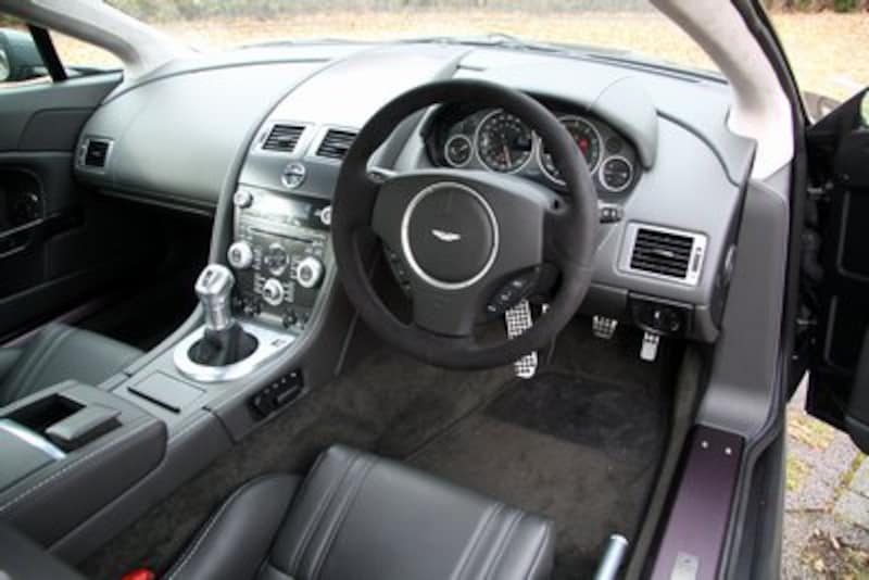 アストンマーティンV12ヴァンテージ