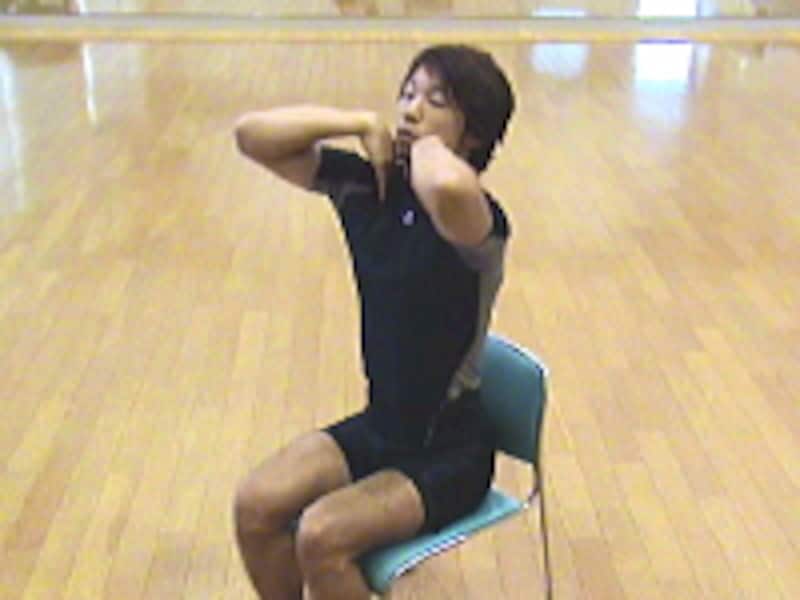 肩こりストレッチ手順2