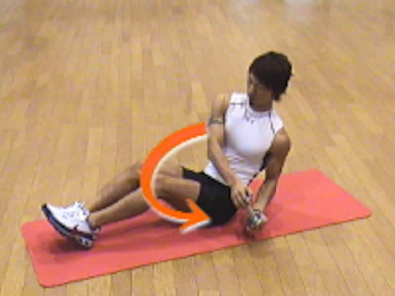 ダンベルツイスト手順4