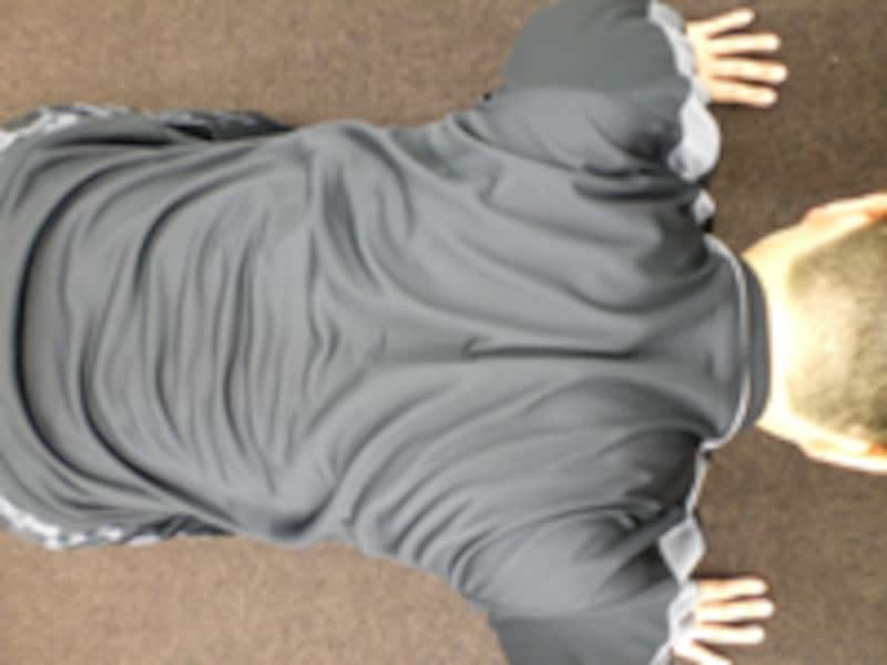 肩甲骨を寄せた状態