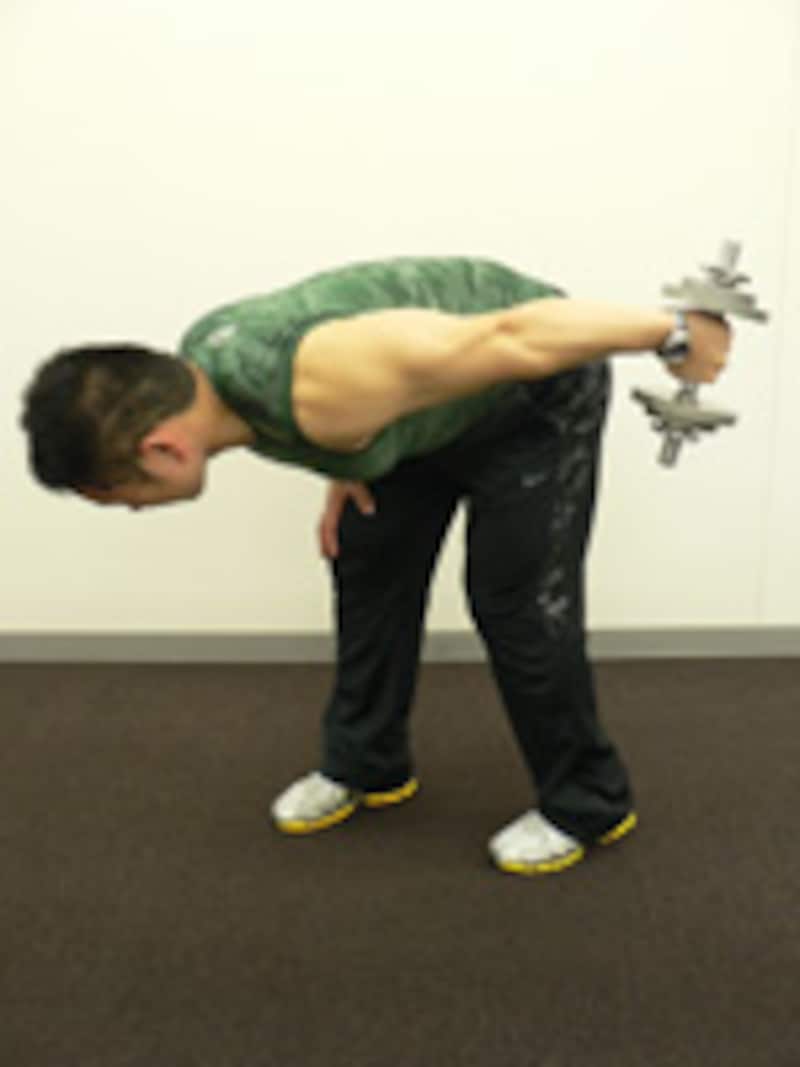 ダンベルキックバックフィニッシュ