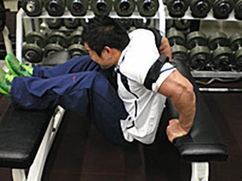 次はベンチディップ。3セット目は5回しかできませんでした。