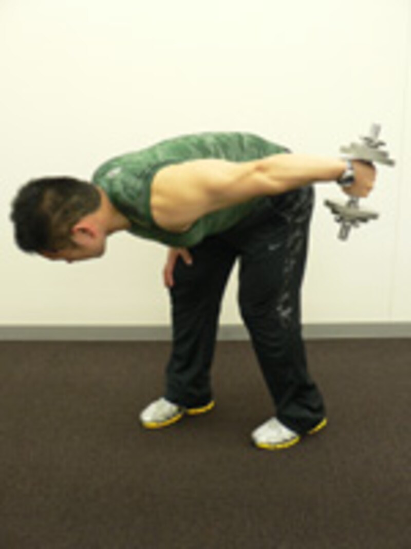 ダンベルキックバックフィニッシュ