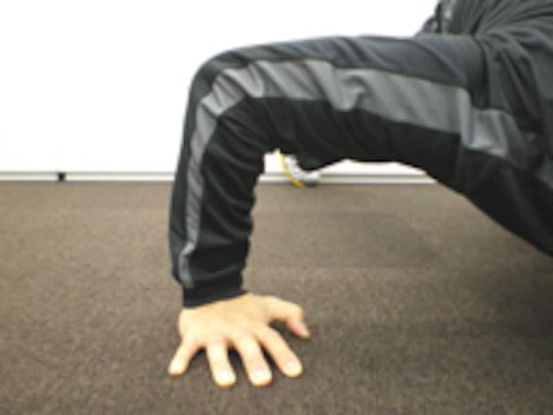 胸に効かせたい時は降ろした時に肘が90度になるようにしましょう。