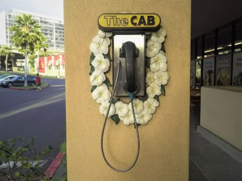 カハラモールのホールフーズマーケット前にあるタクシー乗り場