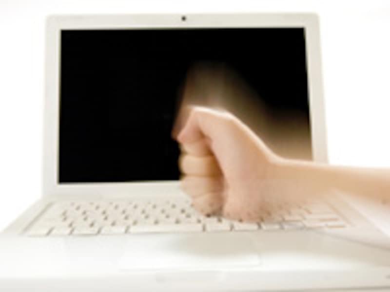 怒りをパソコンにぶつける