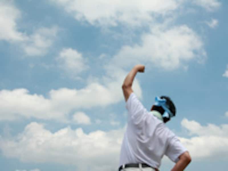 明日に向かって気合いを入れる男性