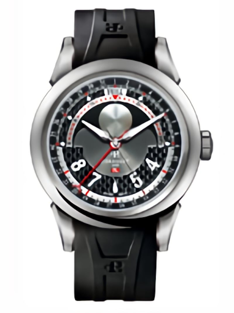 文字盤の上半分を大型のムーンフェイズ表示が占めるペルレ『ニュービッグ セントラル ルナフェイズ』。自動巻き。チタニウムケース。65万1000円