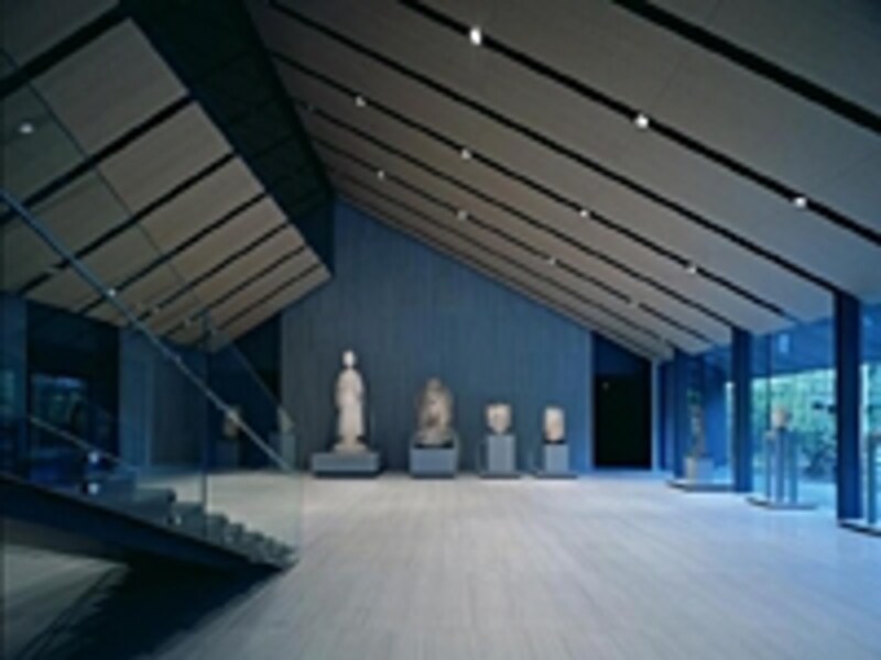 根津美術館 ホール（横） c藤塚光政