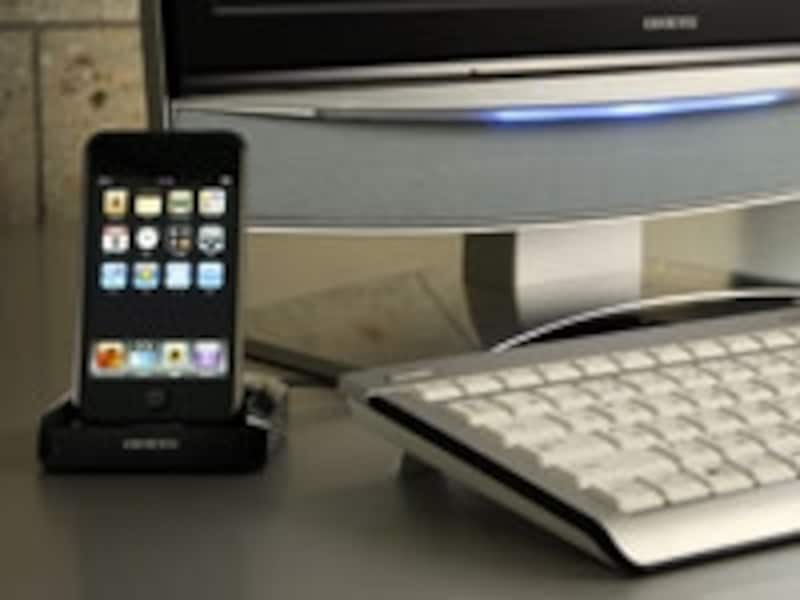 iPod用ドックはUSBケーブルでの接続となる
