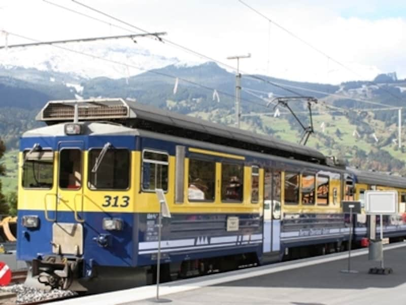 グリンデルワルト駅を発着するBOB鉄道