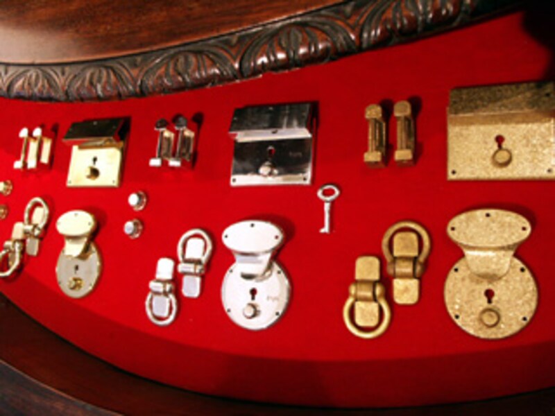 オリジナルの錠前と金具