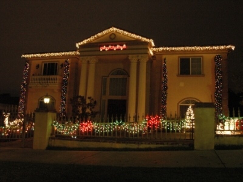 クリスマス前は、どこでもイルミネーションがきれいです