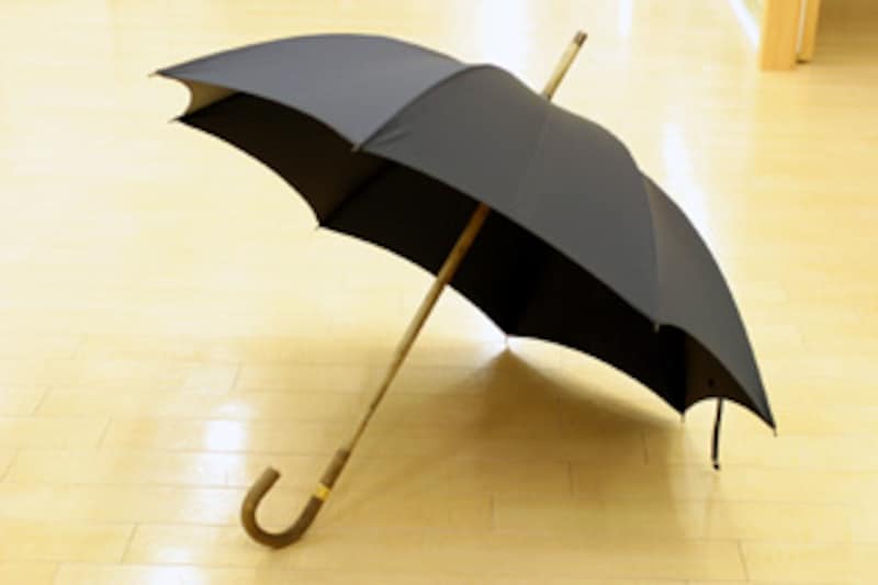 日本の粒雨にも耐える、英国ブリッグの紳士傘 憧れの高級傘といえば 