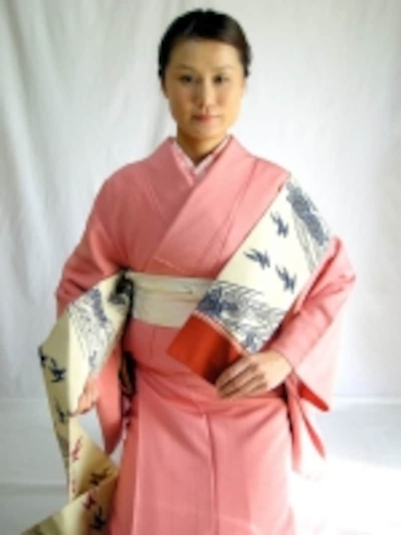 肩に掛ける時はなるべく外側にかけると衿がくずれにくい