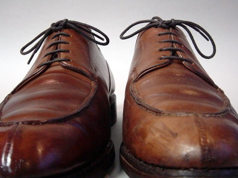 どうです? 見た目も革の質感も、向かって左と右との差が歴然ですね