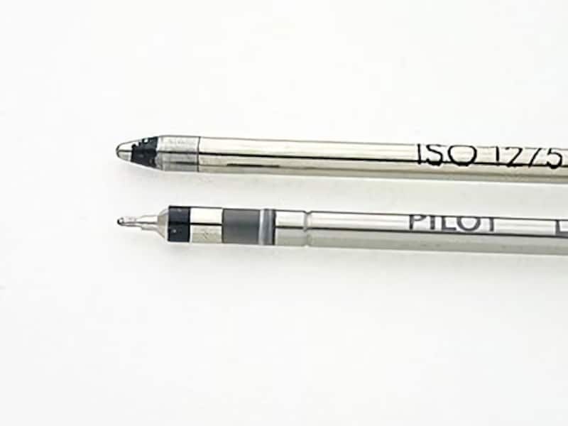 上が油性ボールペンのコーン型、下がハイテックCのニードル型