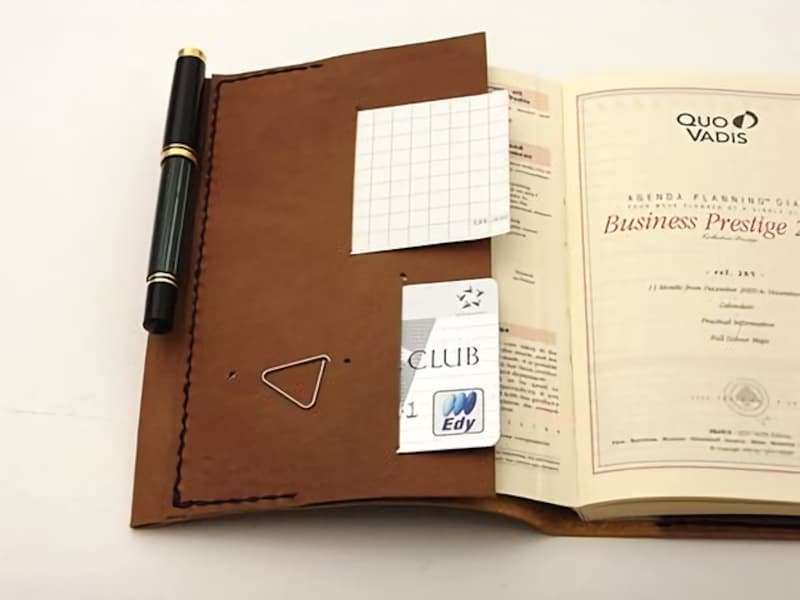 KAKURA『クオバディスカバー 　ビジネス』7,140円（税込） 使いこなし例