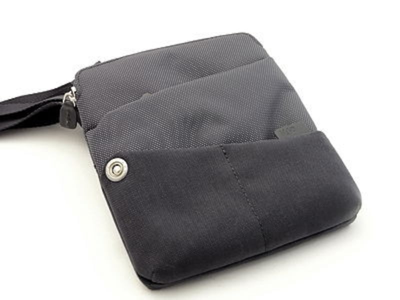 NAVA「Ark-Line Slim mini」。色は写真のスモークブルーの他、オレンジ、サンド、ブラックを用意