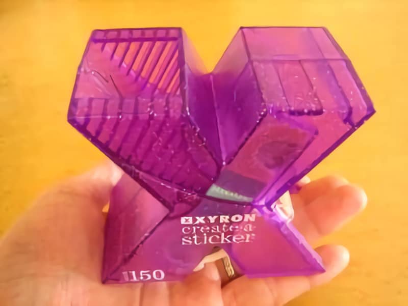 『ザイロン シールメーカー』:手のひらにのるくらいのコンパクトなサイズ