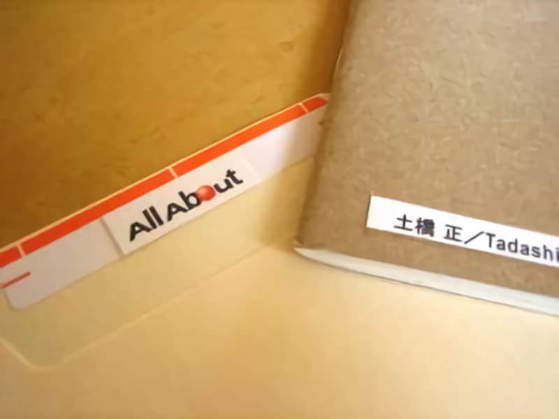 ロゴをシールにしてファイルの見出しに貼るとぐっと引き立ってくる