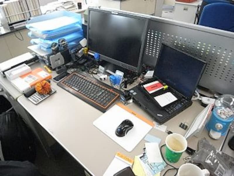 日野さんオフィスデスク