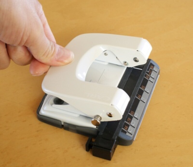 カール事務器 2穴パンチ アリシス