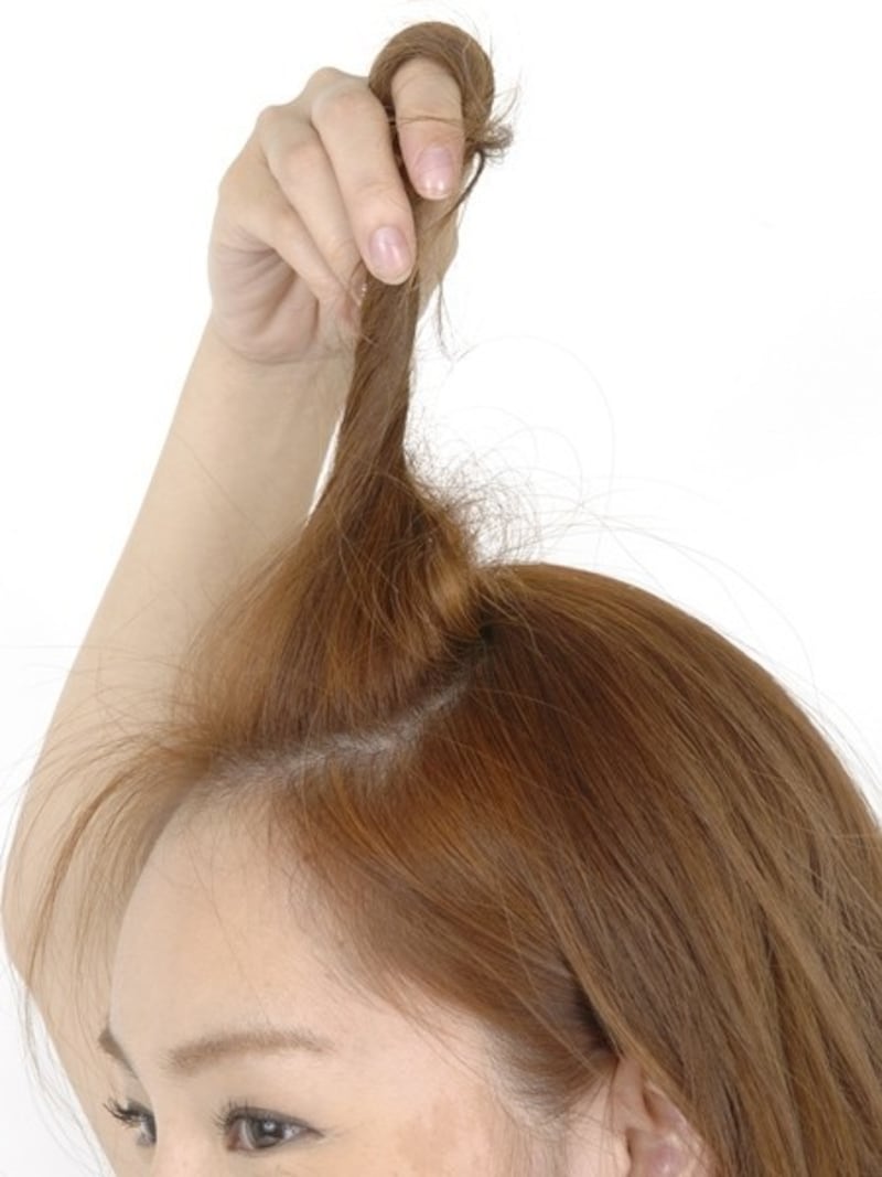 ポンパドールのふんわり感を潰さないようにねじる