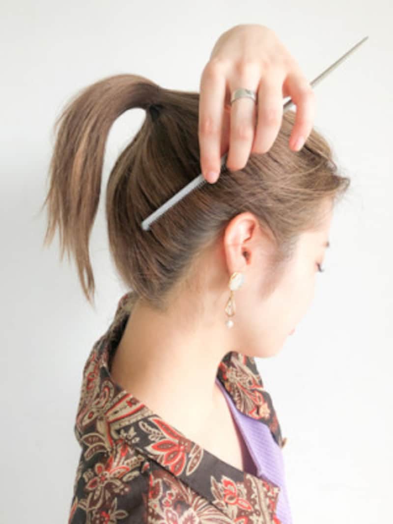 ポニーテールの仕方 基本の作り方を押さえてアレンジの幅を広げる ヘアアレンジ All About ポニーテールの仕方 基本の作り方を押さえてアレンジの幅を広げる ヘアアレンジ All About