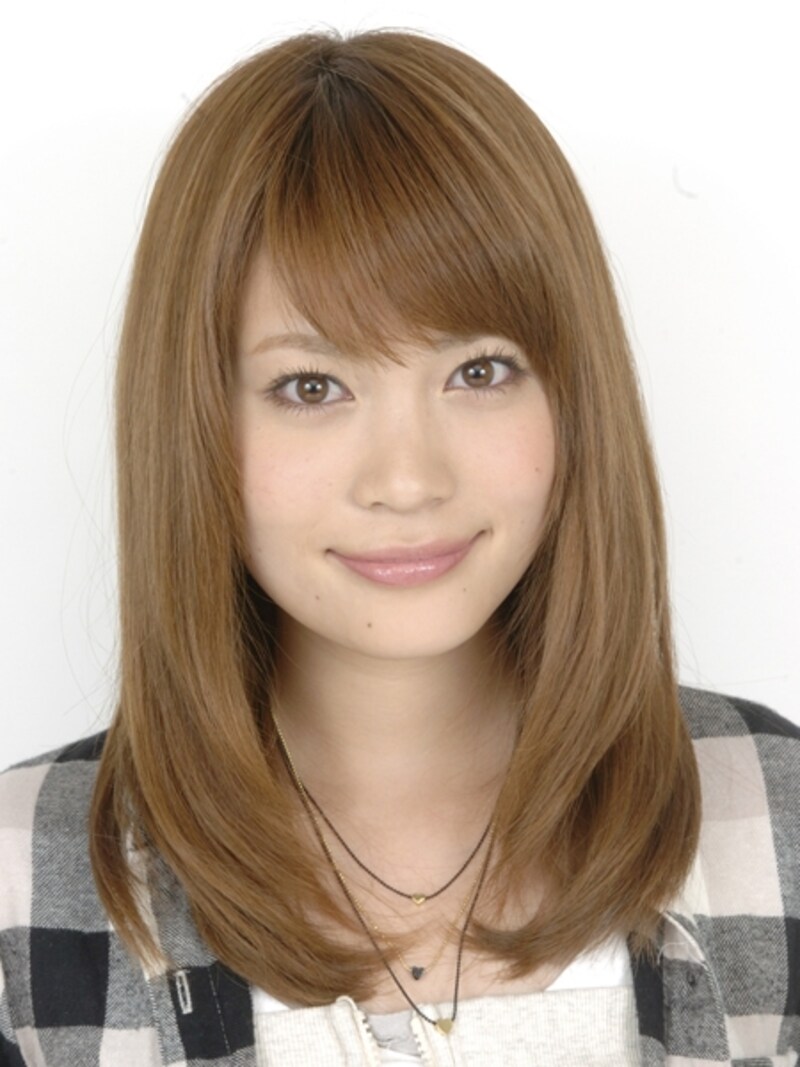 顔周りにレイヤーのある重ためデザイン