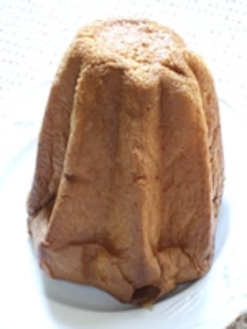 粉砂糖をまぶして食べる「パンドーロ」