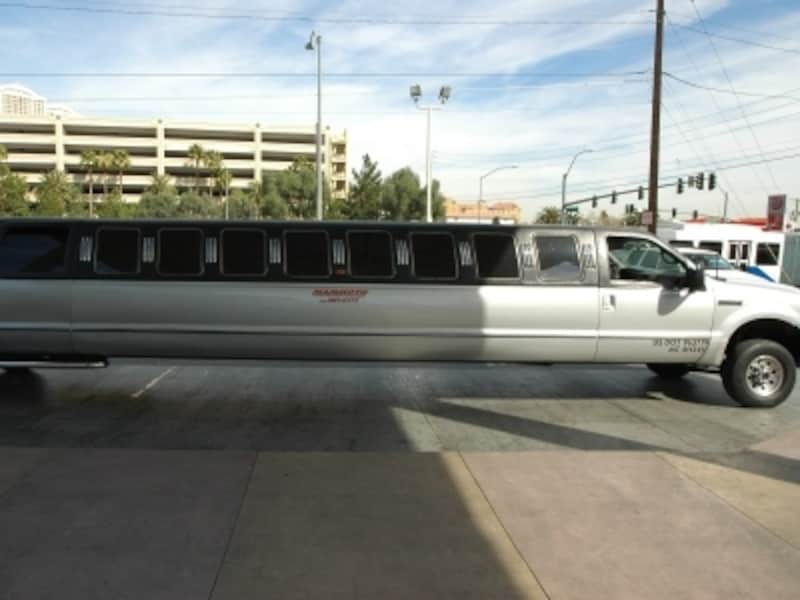 リムジンを見て1回1回驚いていると疲れますよー