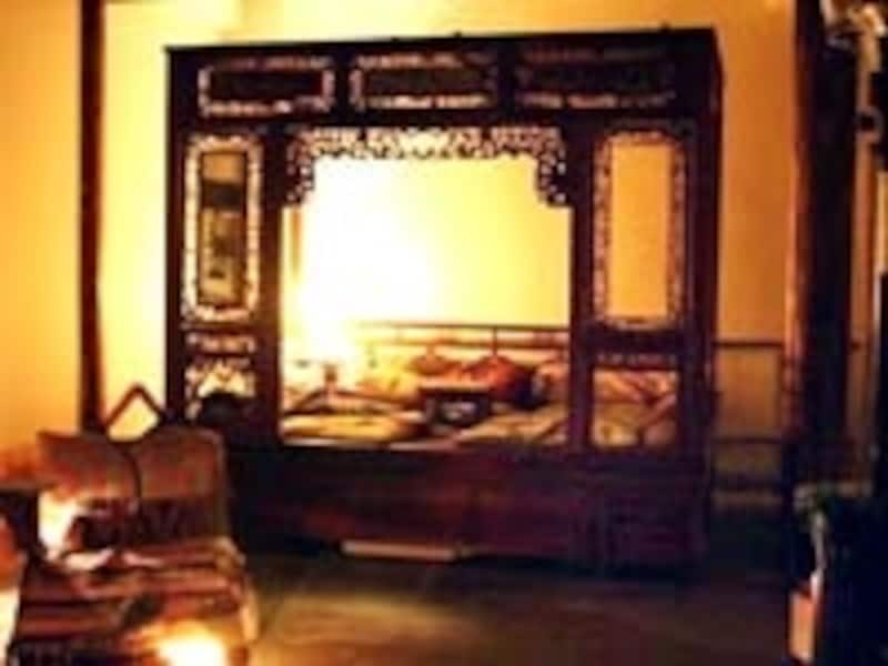 ネーミング通りBEDが置かれる店内