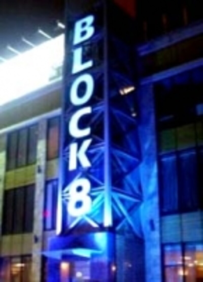 このエレベーターで3階へ