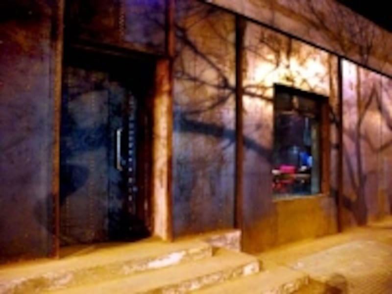 レトロでガレージ風の造りが人気