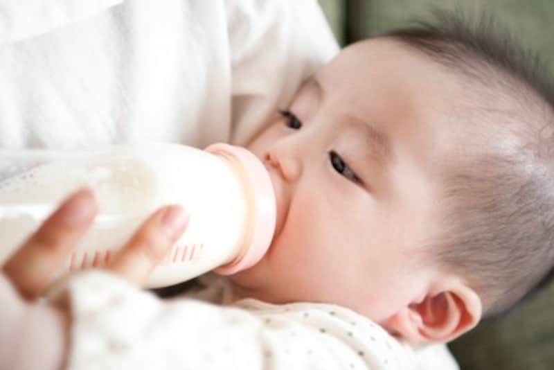 完全母乳で育った赤ちゃんは、保育園入園の前に哺乳瓶でミルクを飲む練習をしておくことがおススメです