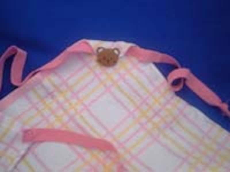 首の三つ折り部分にアップリケ