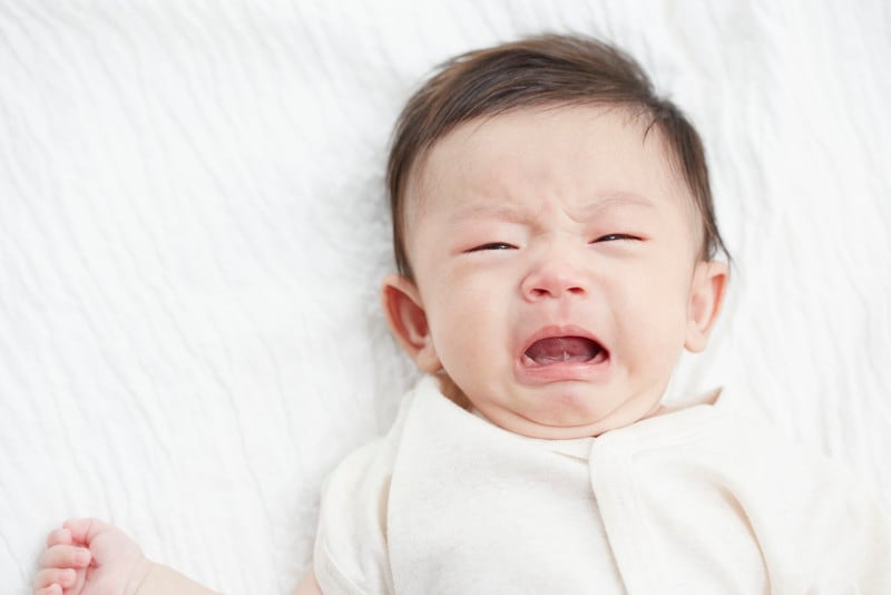 赤ちゃんが夜泣きをして寝付いてくれない……原因は?
